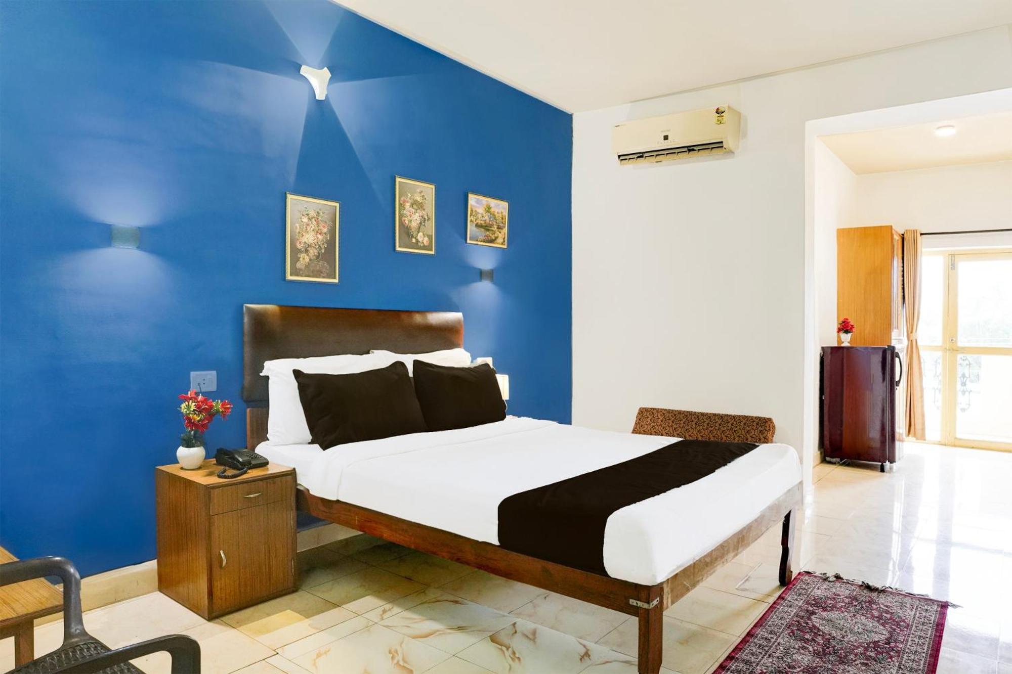 Super Townhouse Candolim Esterno foto