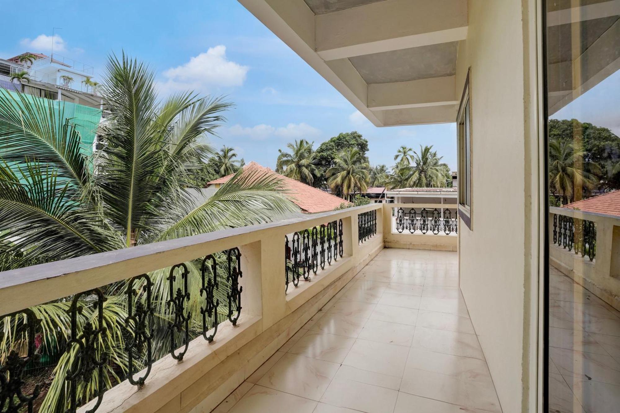 Super Townhouse Candolim Esterno foto