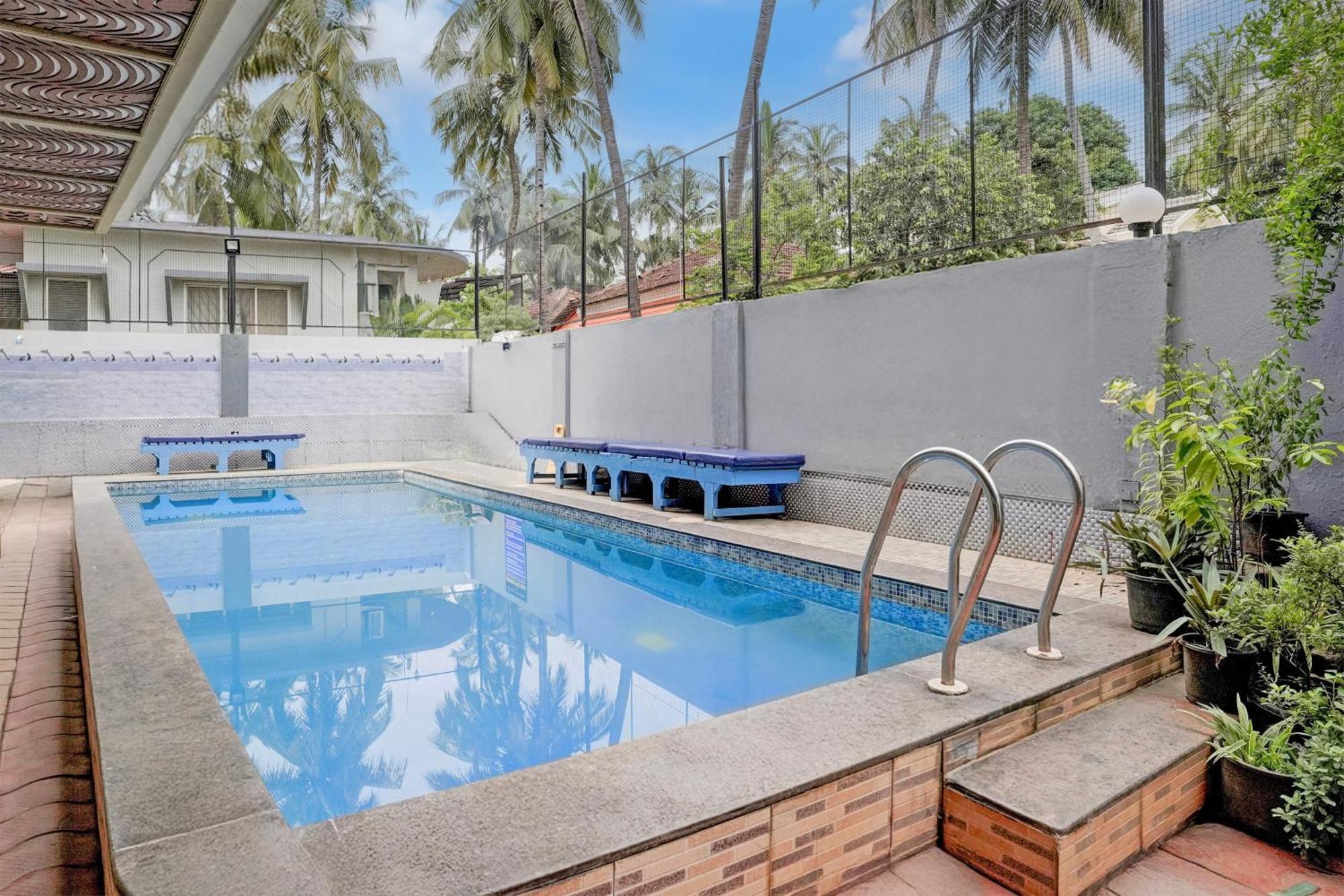 Super Townhouse Candolim Esterno foto